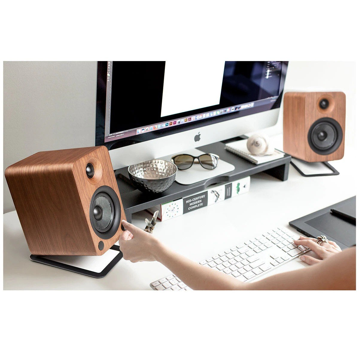 Kanto YU4 140W Powered Bookshelf Speakers Walnut KO-YU4WALNUT-I