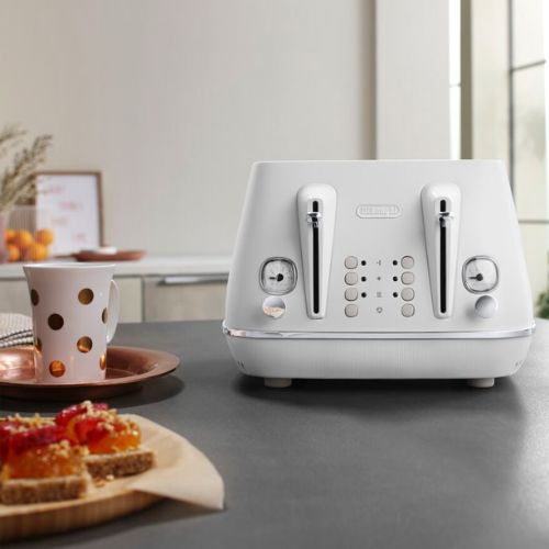 Delonghi Distinta Moments 4 Slice Toaster with Defrost/Reheat - Sunshine White